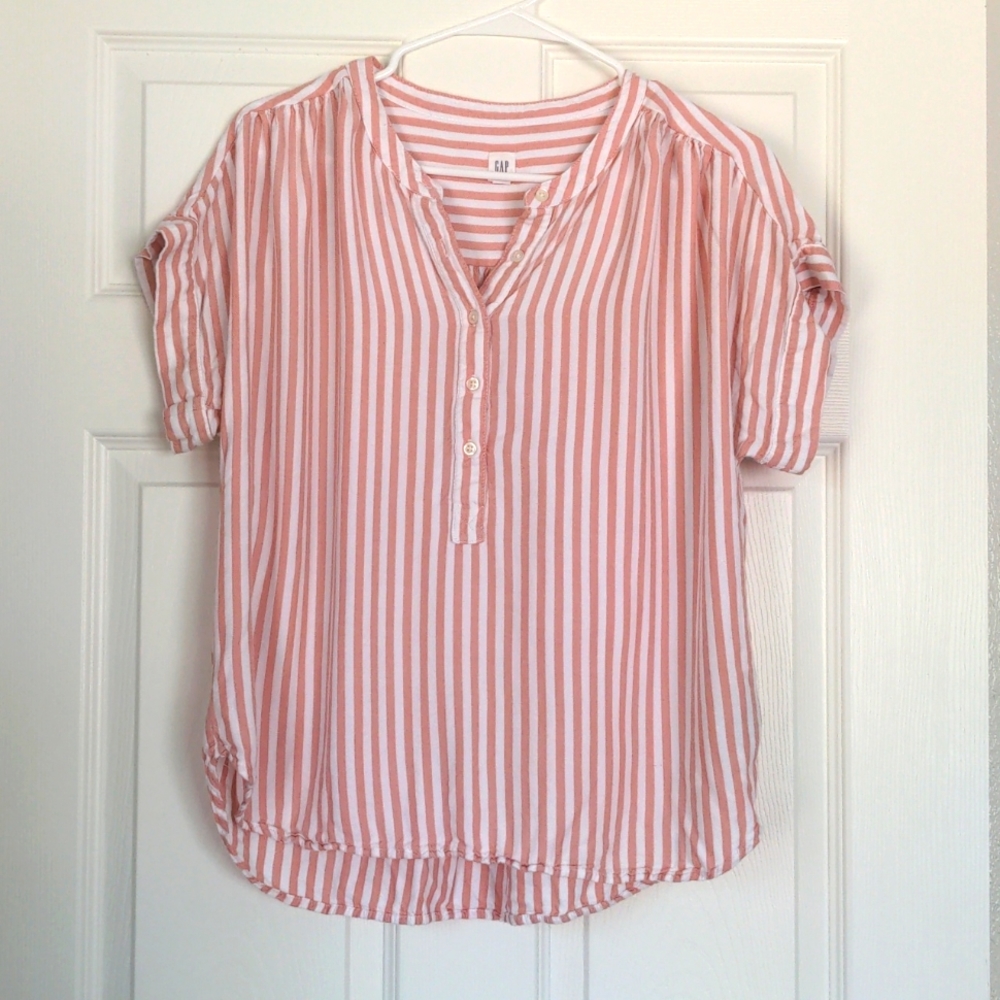 Gap shirt